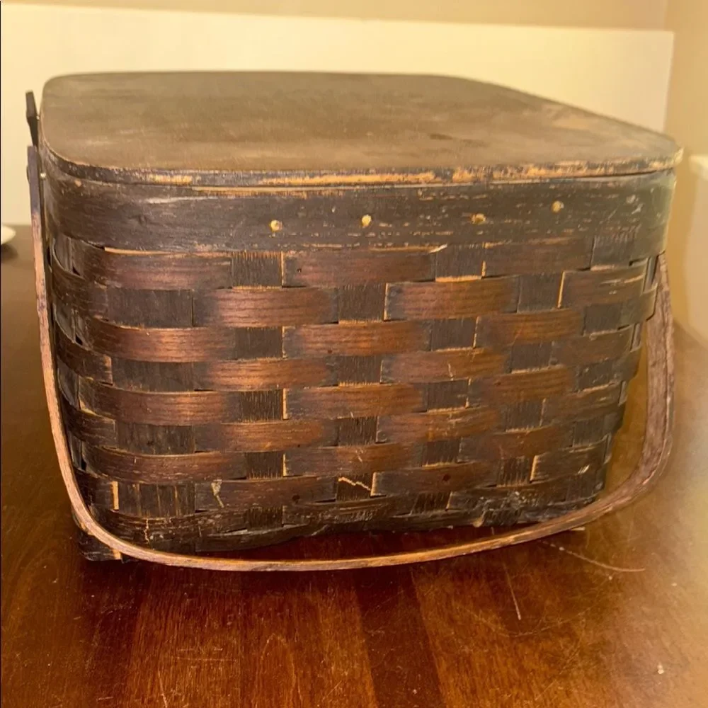 Vintage primitive Painted Woven Pie Picnic Basket with Lid